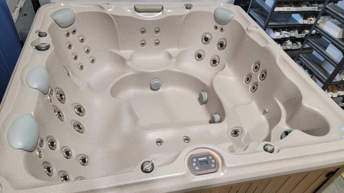 Sundance Ramona Hot Tub 2018