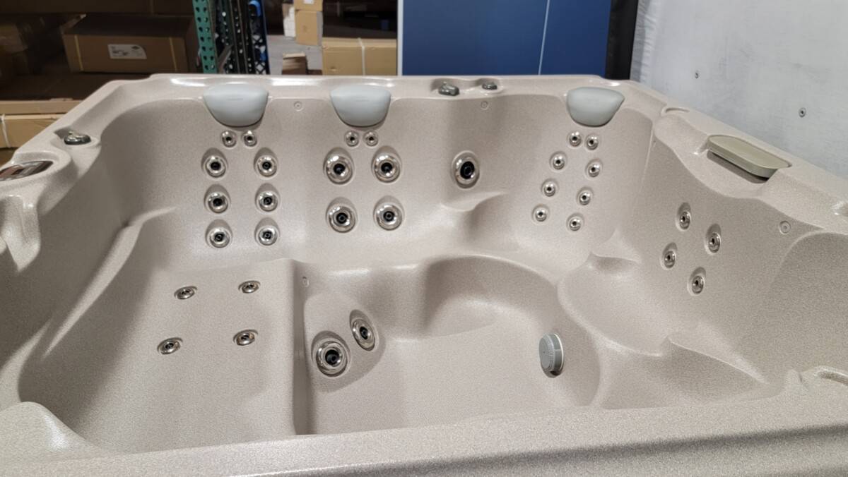 Sundance Ramona Hot Tub 2018